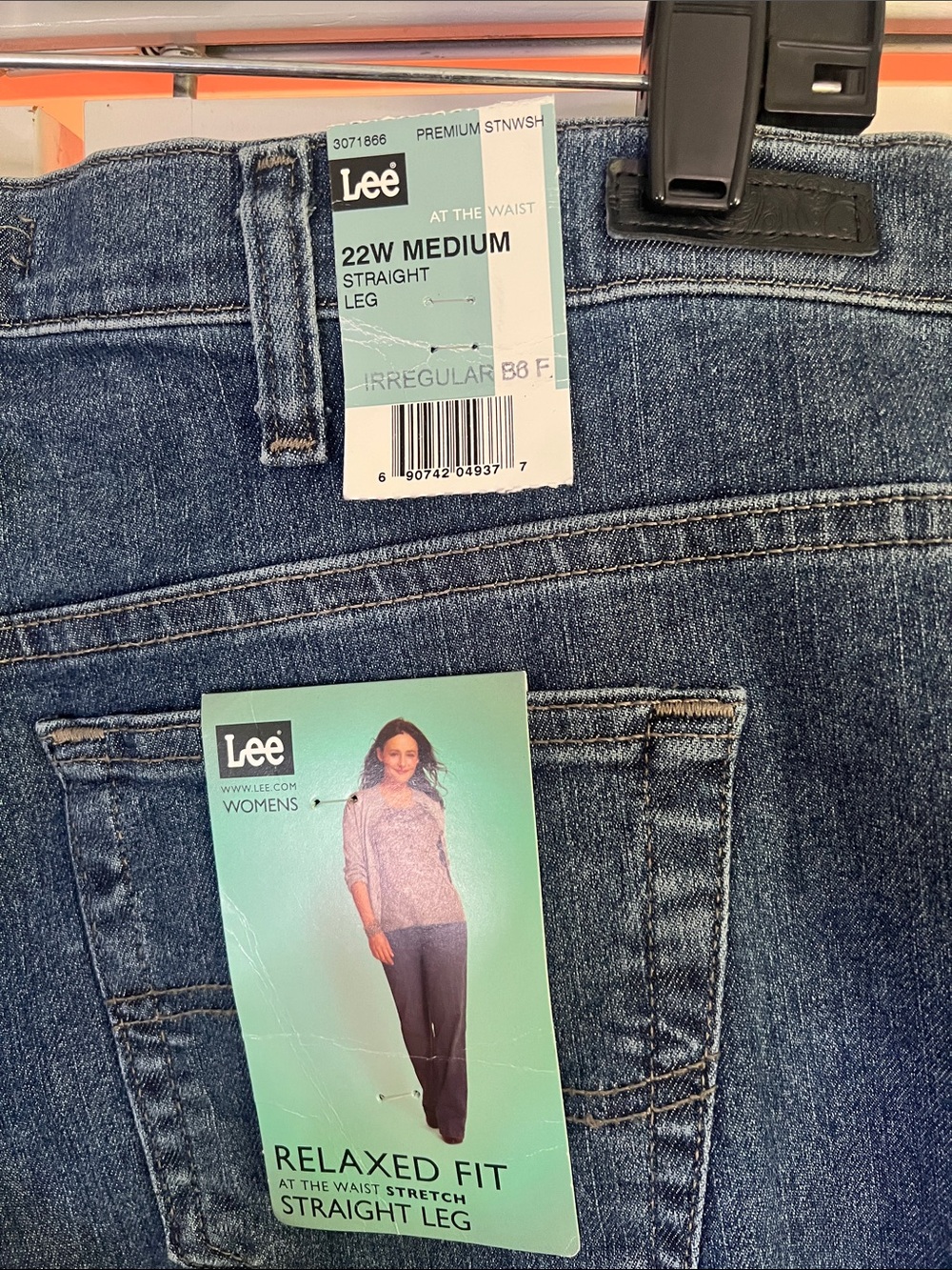 Lee Straight Leg Jeans in Dark Blue Denim - Picture 2 of 8